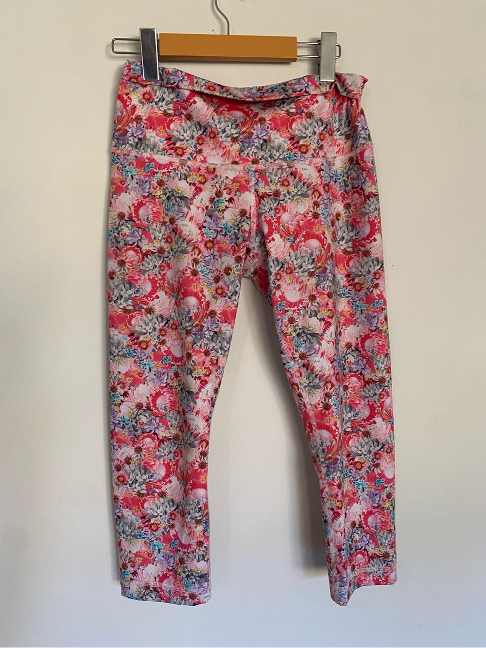 Lululemon Leggings Vintage Floral Pink Cropped Wunder Under